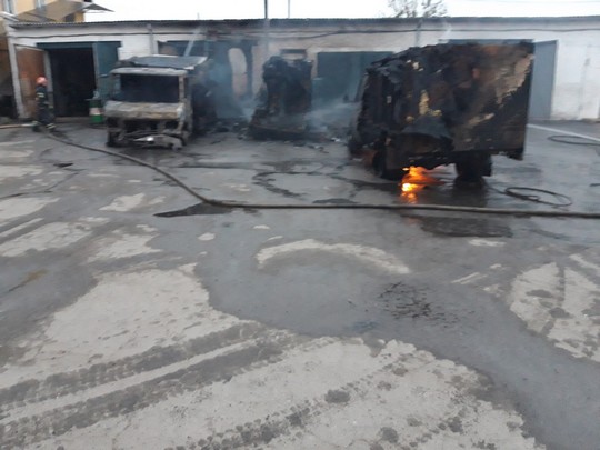 В Умані згоріли два автомобілі