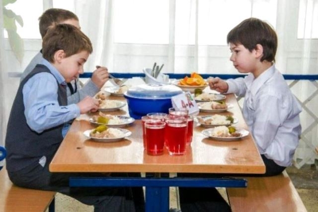 Встановлення плати за харчування категорійних дітей у Корсуні визнали незаконним