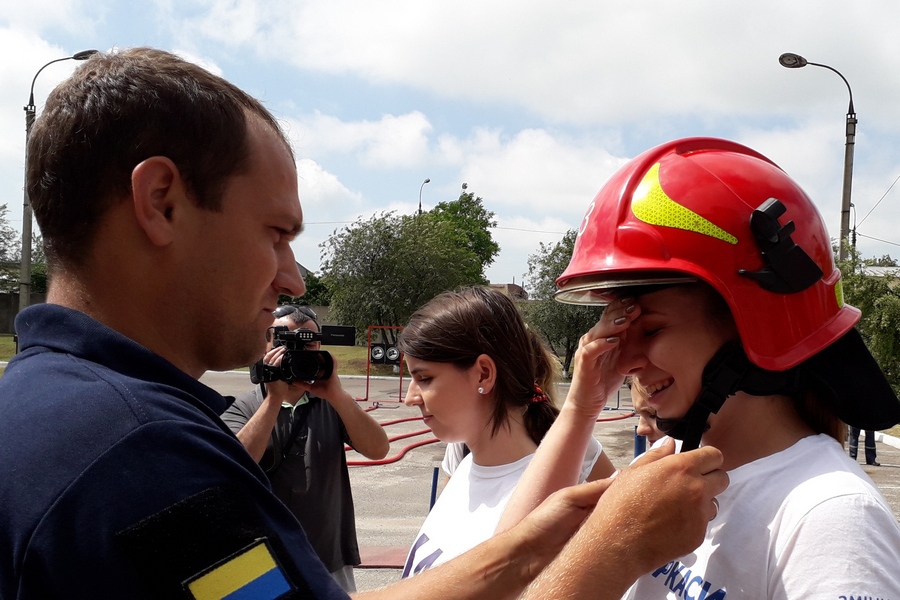 Черкаські рятувальники організували «екстрим-день» для журналістів (ВІДЕО)