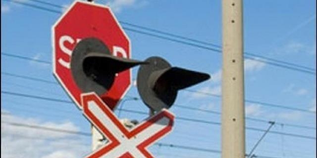 На Черкащині вантажний автомобіль перекрив залізничний переїзд