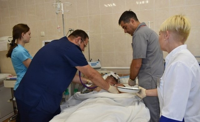 У Дніпрі рятують пораненого з Черкас (ФОТО)