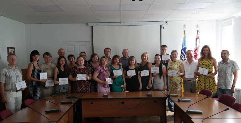 У Черкасах вручили сертифікати слухачам школи майбутнього директора