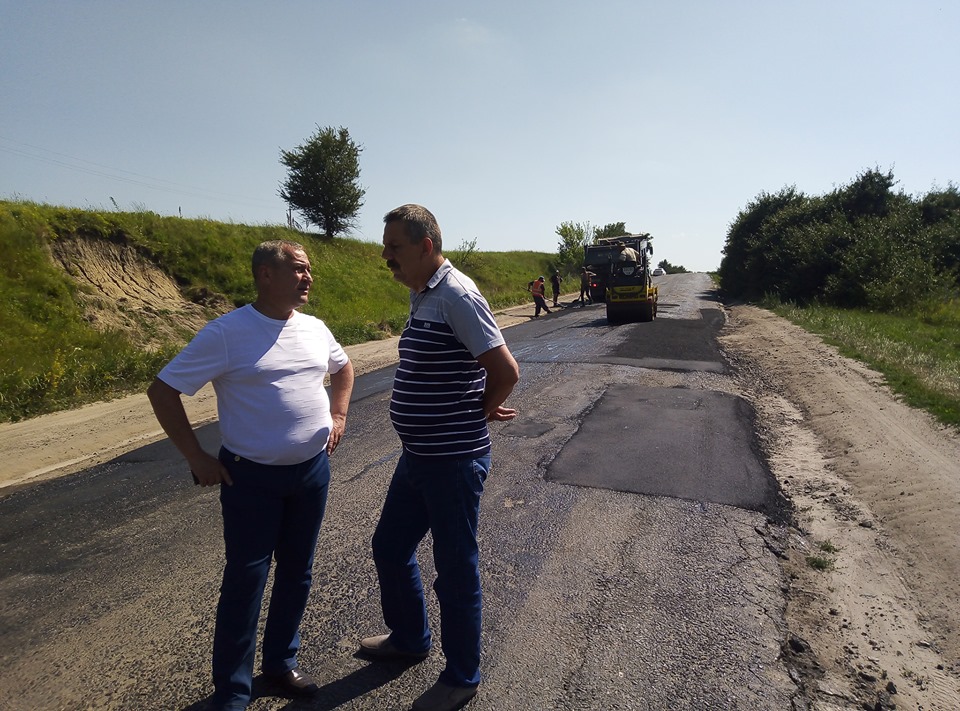 Геннадій Бобов перевірив хід ремонту доріг