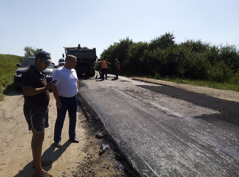 Геннадій Бобов перевірив хід ремонту доріг