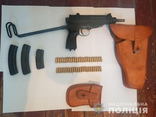 На Черкащині поліцейські затримали чоловіка, який продавав зброю