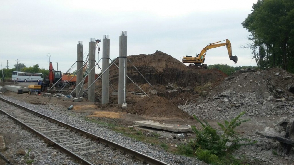 На міжнародній трасі на Христинівщині тривають роботи із реконструкції шляхопроводу