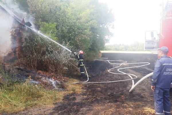 На Жашківщині рятувальники ліквідували пожежу стерні (ВІДЕО)