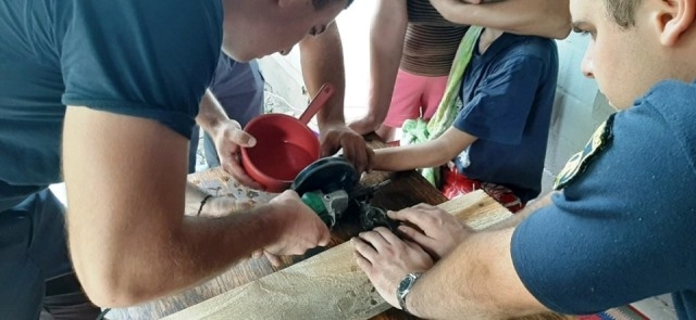 Рятувальники звільнили палець підлітка, що застряг у м’ясорубці