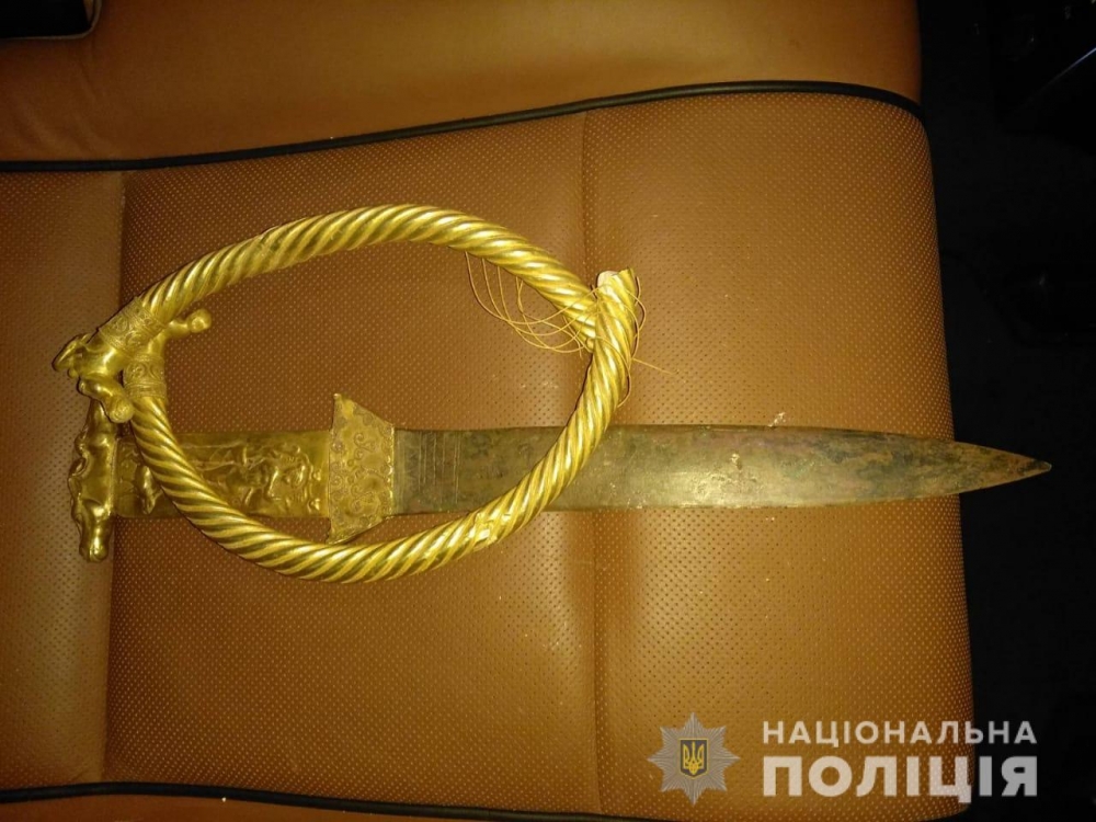 На Черкащині поліцейські виявили у чоловіка старовинні предмети