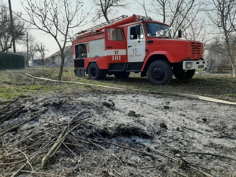 Палили бур’ян, а згорів сарай. За добу на Черкащині сталося 8 пожеж через те що люди палять сміття (ВІДЕО)