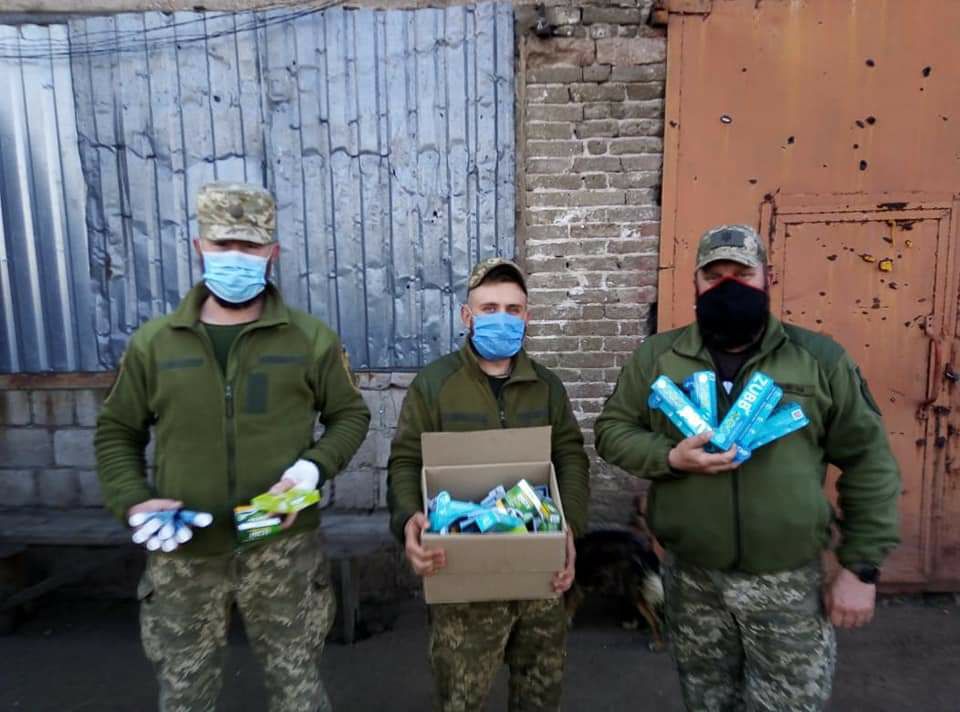Черкаські волонтери відправили на схід бійцям антисептики та маски