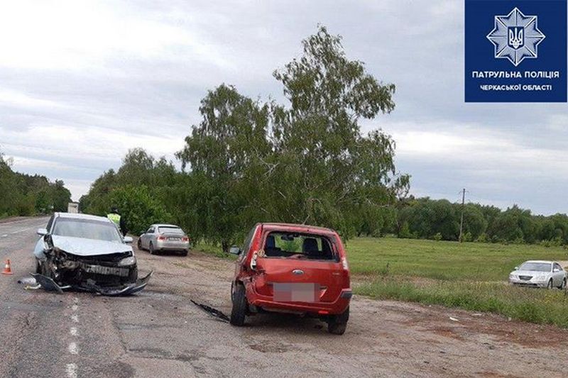 На Черкащині зіткнулися Mazda та Ford. Постраждав водій