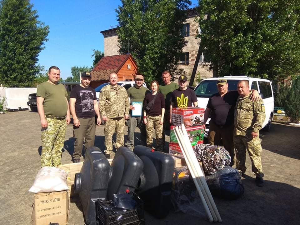 Черкаські волонтери збирають допомогу для бійців ООС