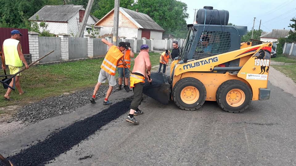 На Смілянщині продовжується ремонт місцевих доріг