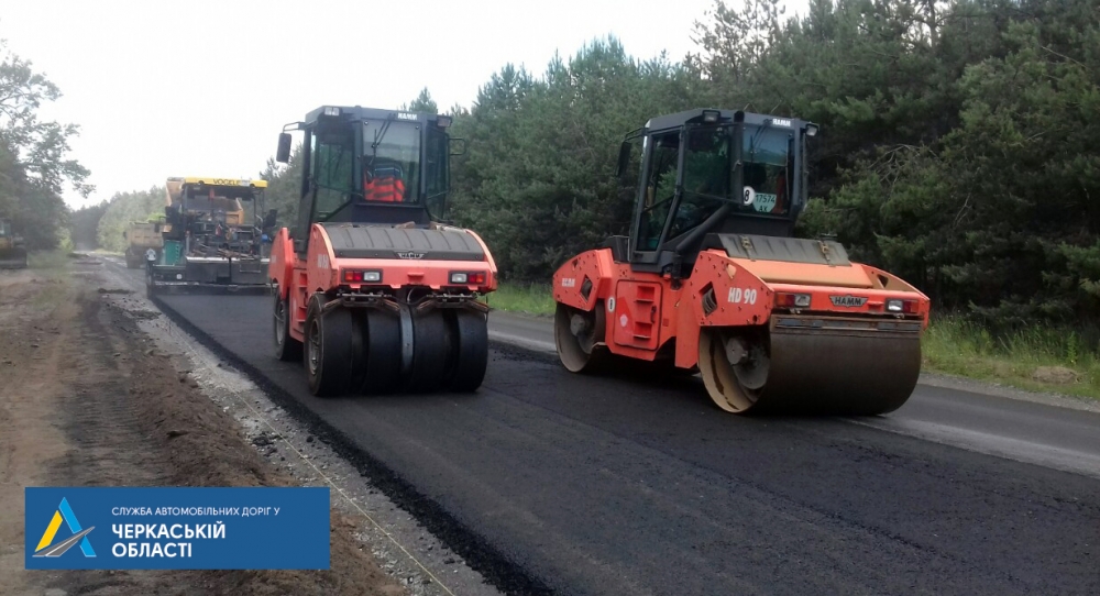 Триває ремонт автодороги у селі Софіївка Черкаського району