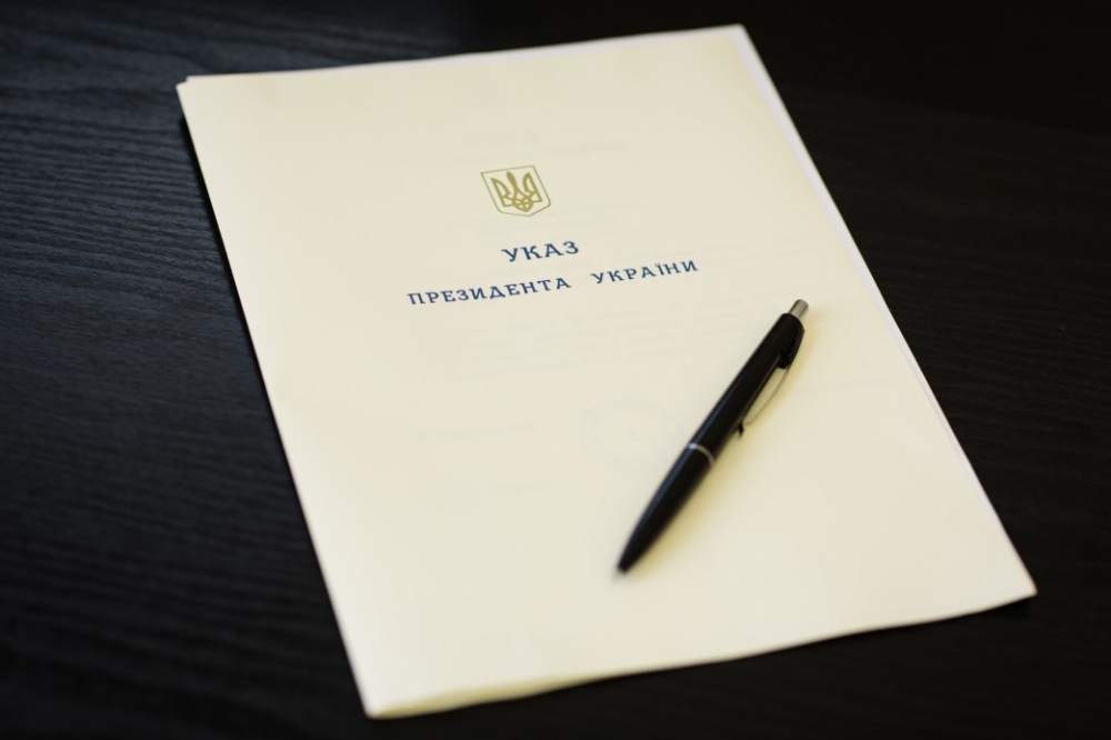 Президент до Дня Конституції України відзначив черкащан