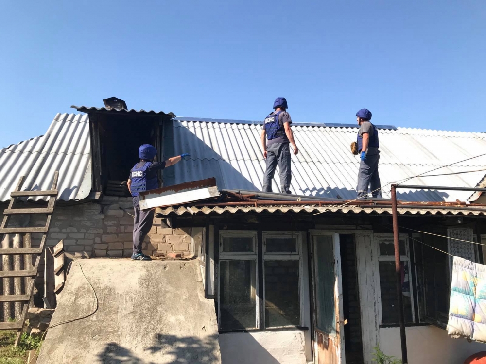 Рятувальники Черкащини відновлюють житлові будинки в зоні ООС
