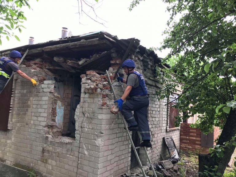 Рятувальники Черкащини відновлюють житлові будинки в зоні ООС
