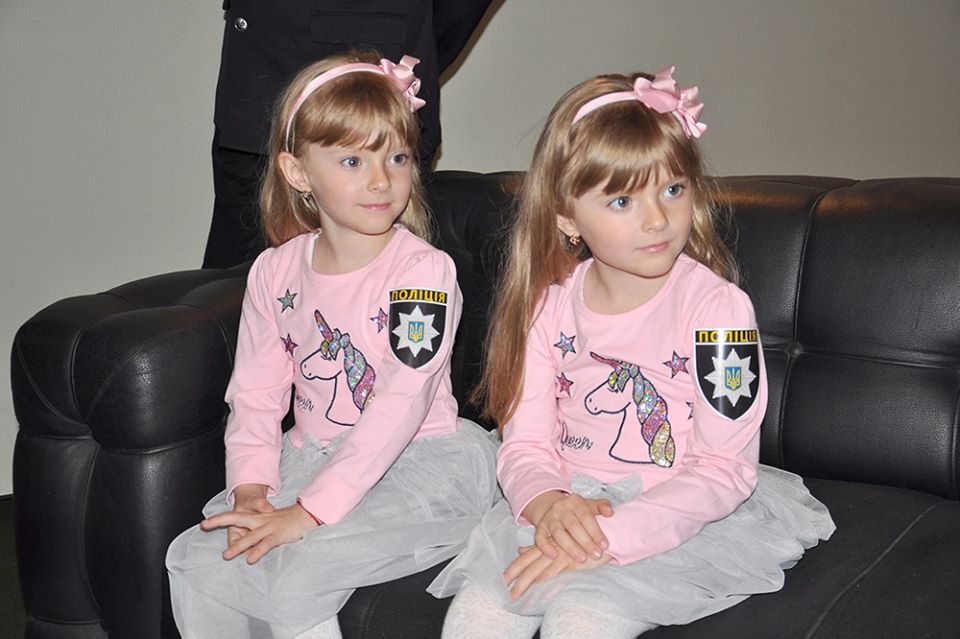 Службовий роман черкаських поліцейських завершився народженням близняток