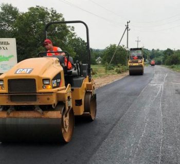 На Уманщині ремонтують місцеві автошляхи