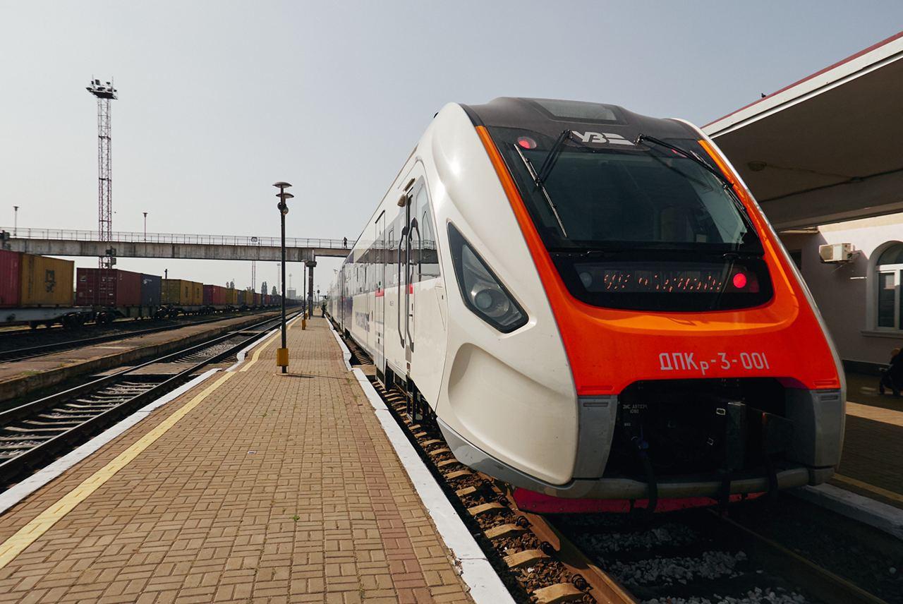 У Черкасах презентували новий дизель-потяг за 177 млн грн