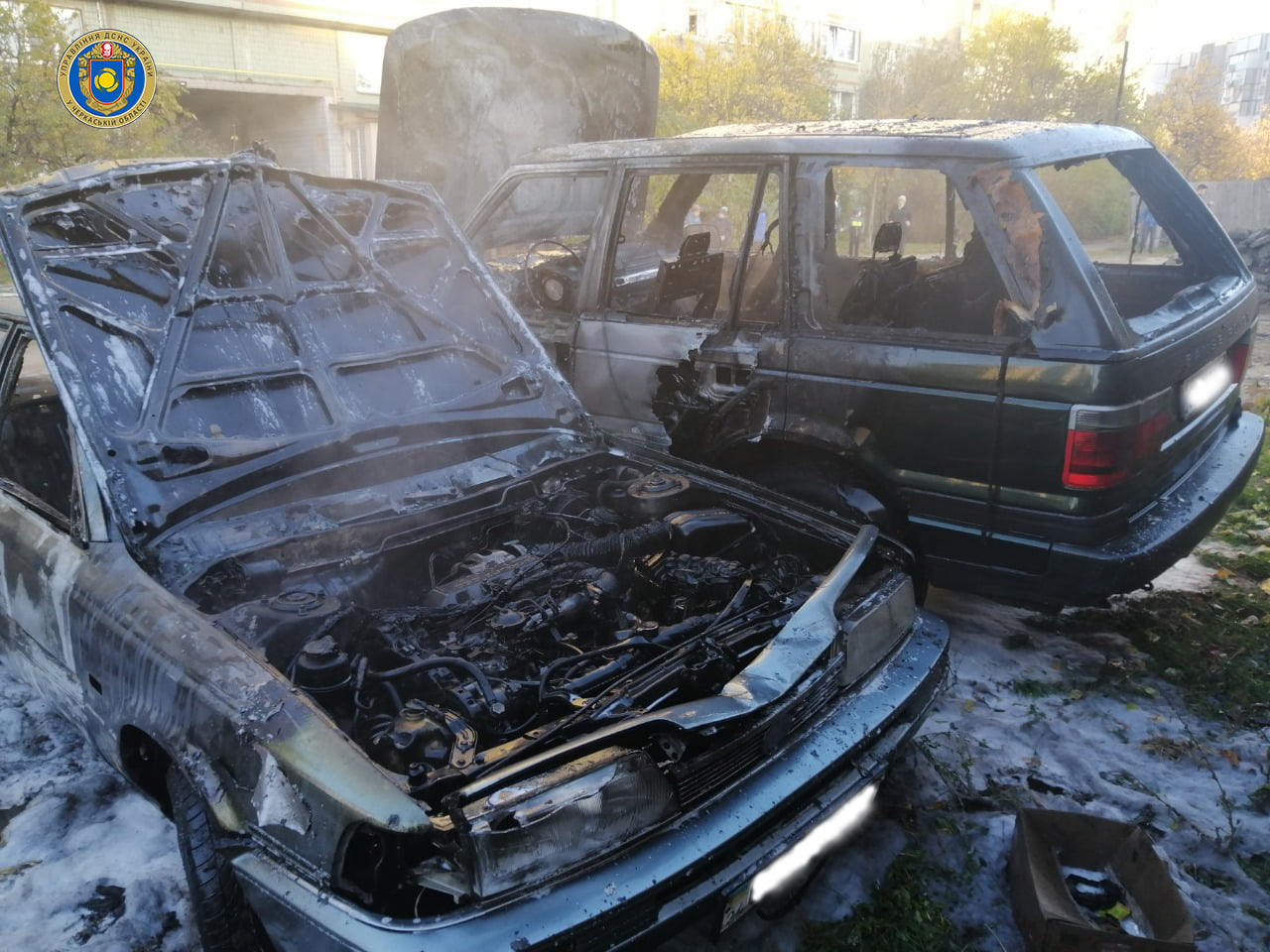 У Черкасах згоріли дві машини на стоянці