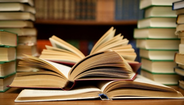Близько 15 тисяч книг отримають бібліотеки Черкащини