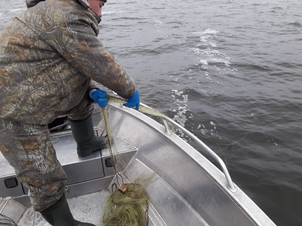 На території Кременчуцького водосховища екоінспектори виявили 40 браконьєрських сіток