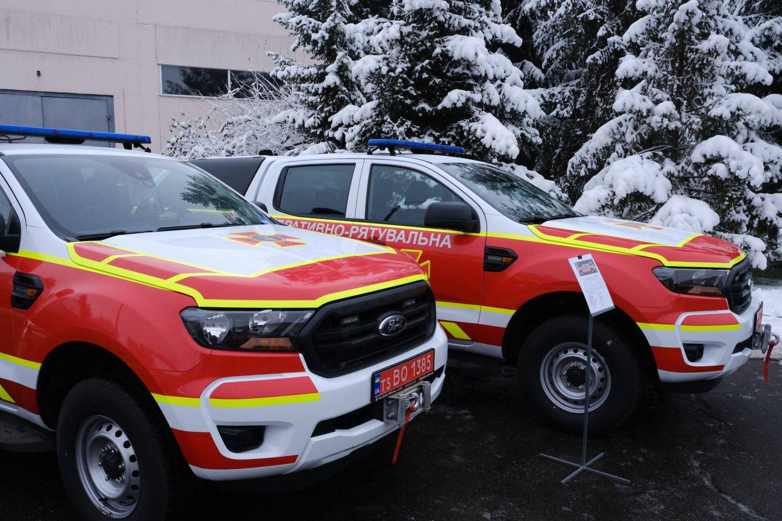 Черкаським рятувальникам передали спеціальні автомобілі