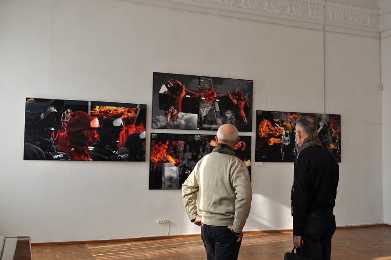 Виставку “Майдан у творчості митців” відкрили в Черкасах