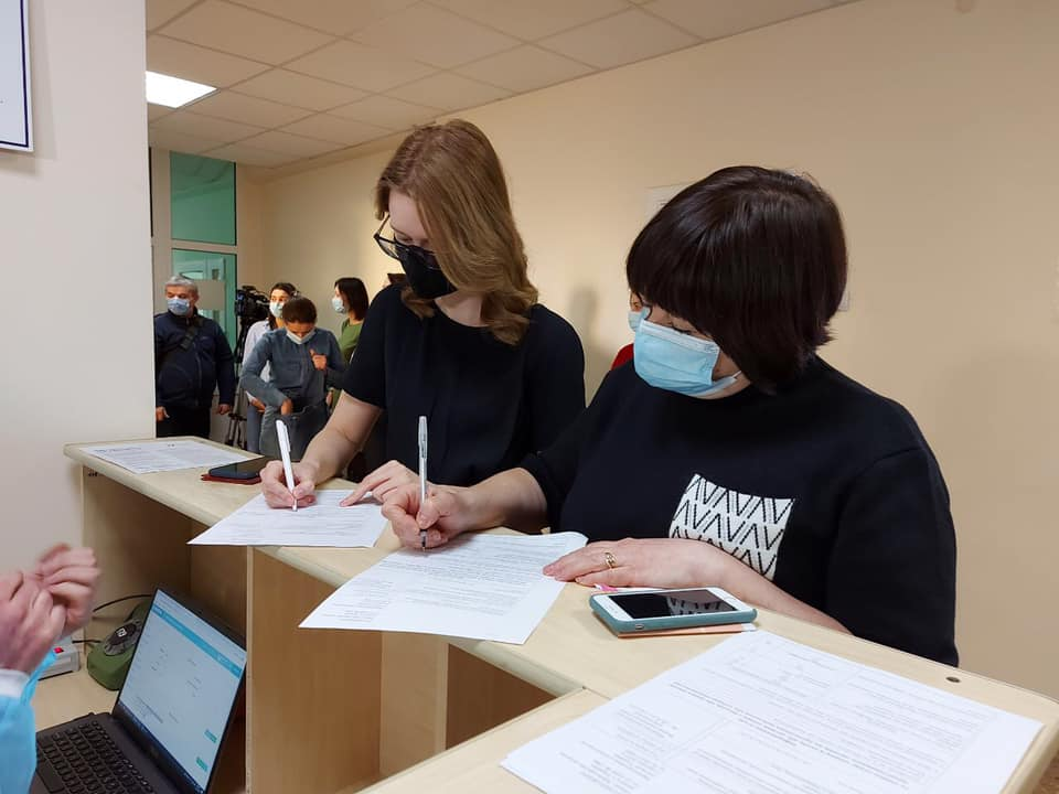 На Черкащині від COVID-19 вакцинували публічних осіб