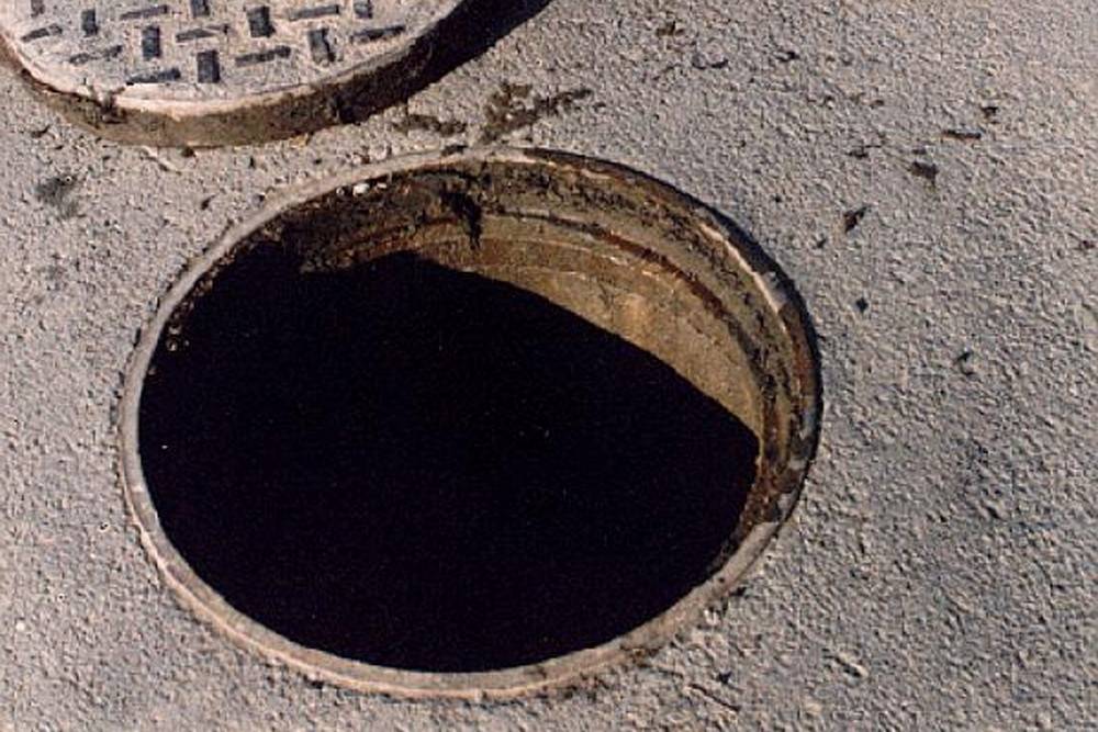На Черкащині двоє чоловіків загинули в каналізаційному колодязі