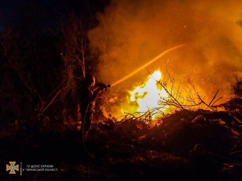Вогнеборці Черкащини ліквідували пожежу сміттєзвалища