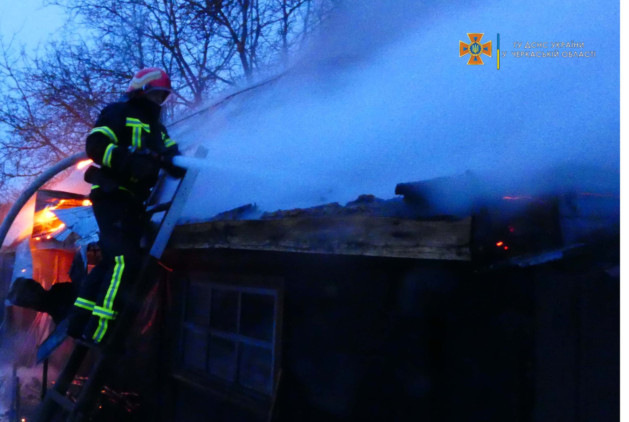 На Звенигородщині загорілася господарча будівля