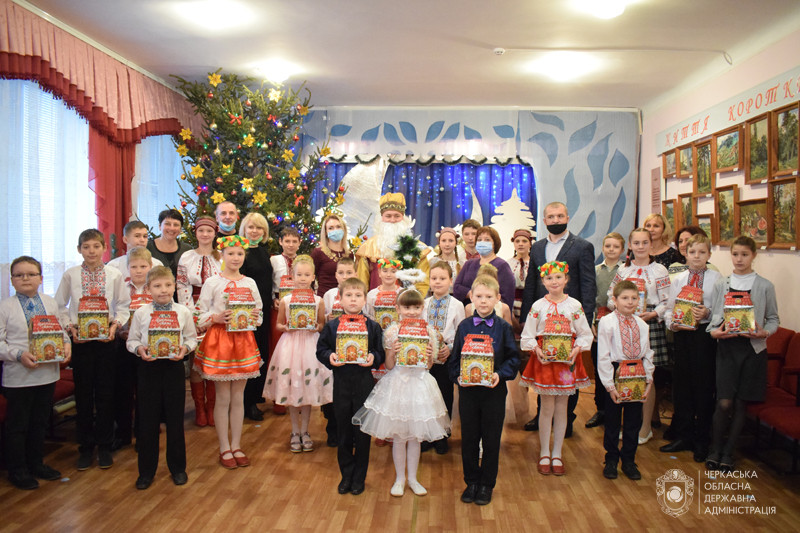Вихованців Корсунь-Шевченківського центру «Надія» привітали з Днем святого Миколая