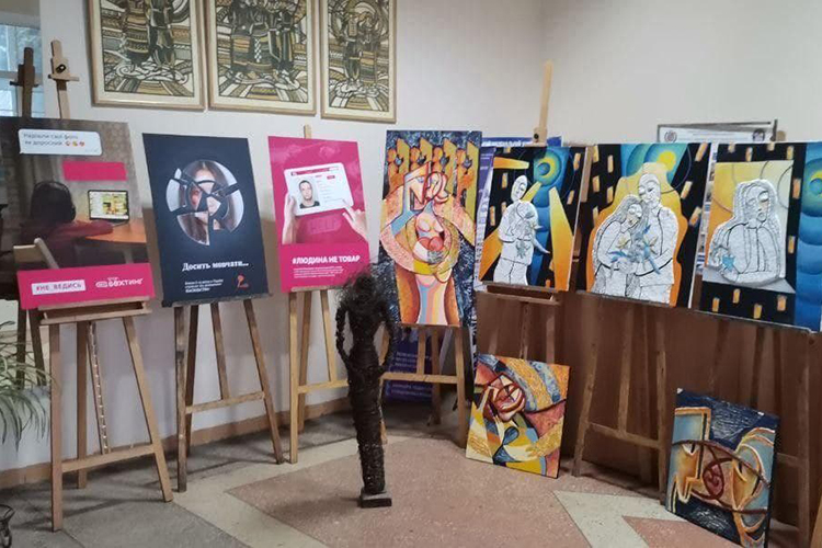 Черкаські студенти підготували виставку картин соціальної тематики
