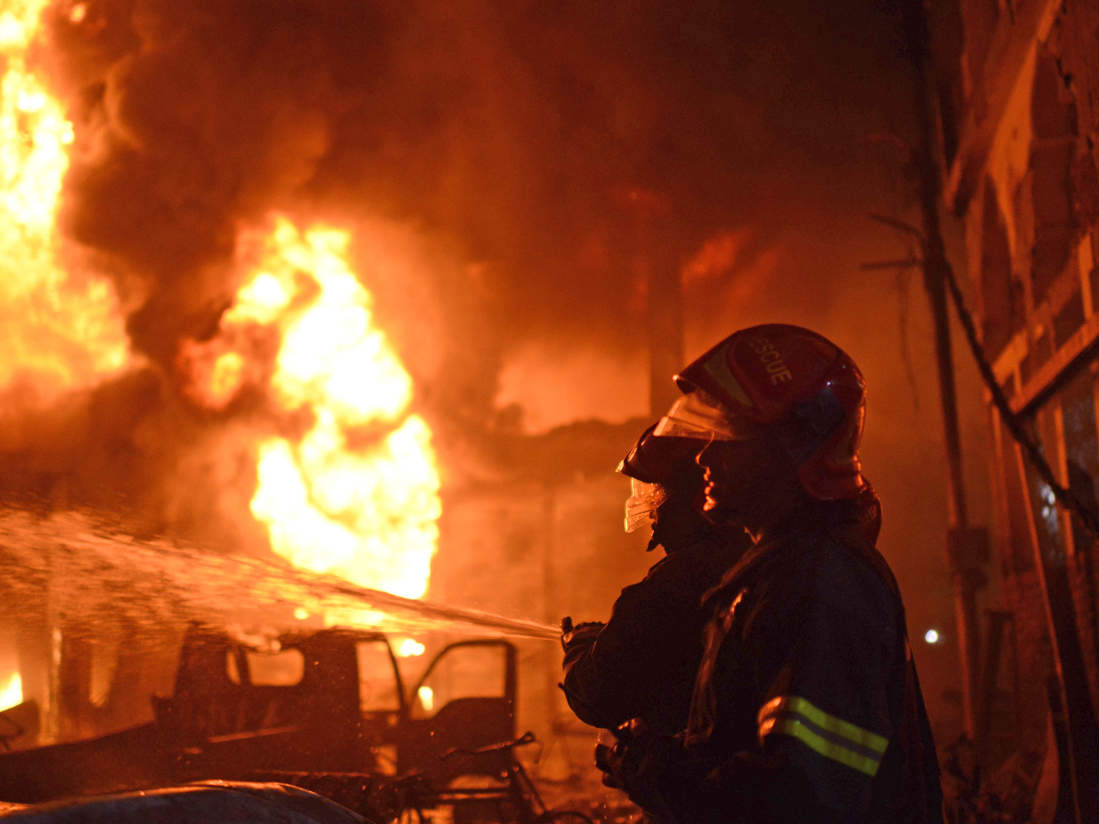 Отруїлися продуктами горіння: пожежники врятували черкащан