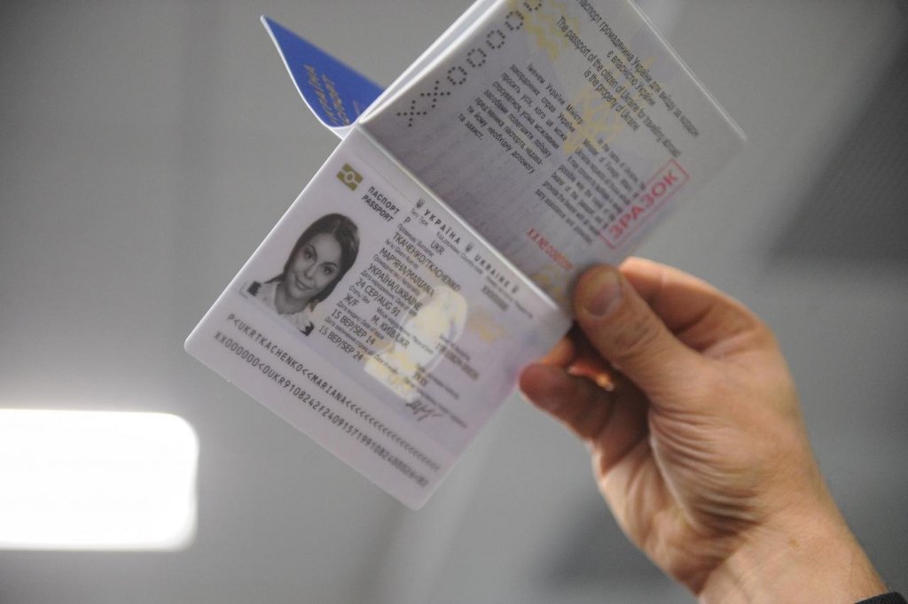 В Україні здорожчало оформлення біометричних паспортів