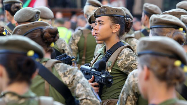 Зеленський розгляне петицію про скасування військового обліку для жінок