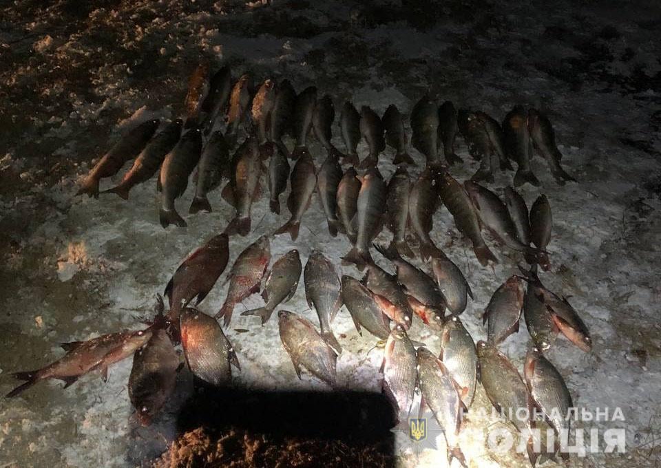 Двох жителів Києва затримали на незаконному вилові риби біля Канева