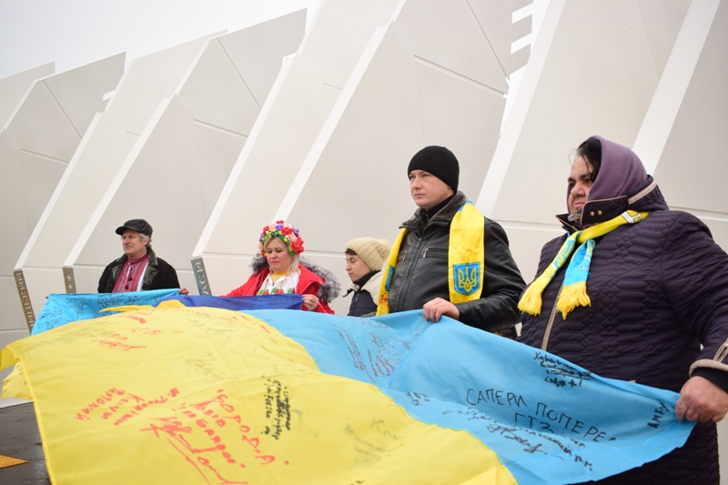 Над «Серцем України» підняли Державний Прапор