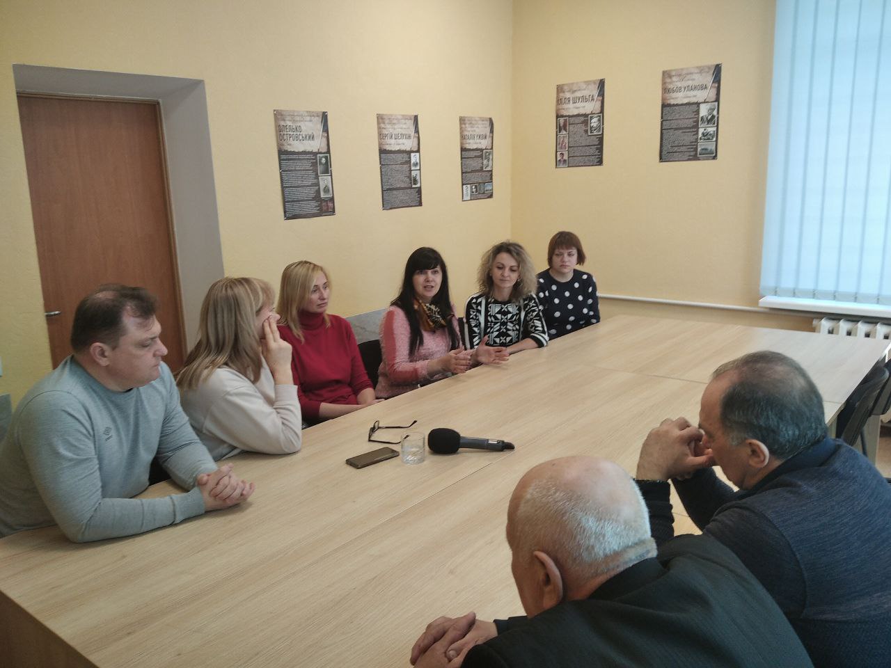 Батьки, колишні випускники та містяни із Золотоноші стали на захист директорки гімназії Любов Денисюк