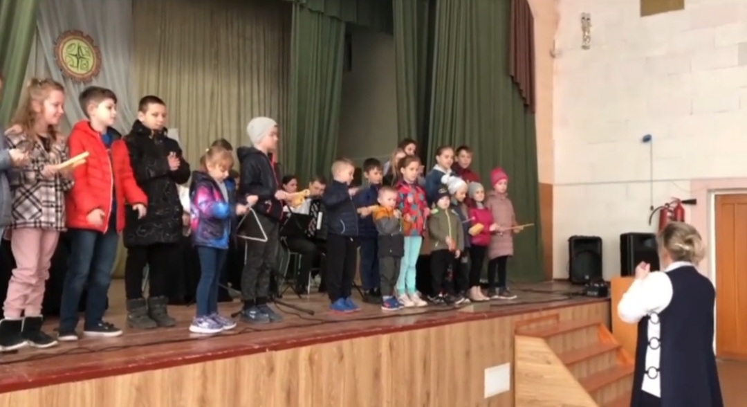 Черкаська музична школа організувала концерт для переселенців