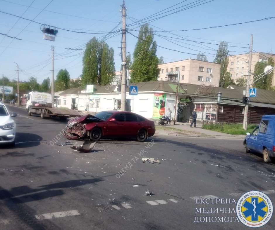 ДТП у Черкасах: водійку однієї з машин забрали в лікарню