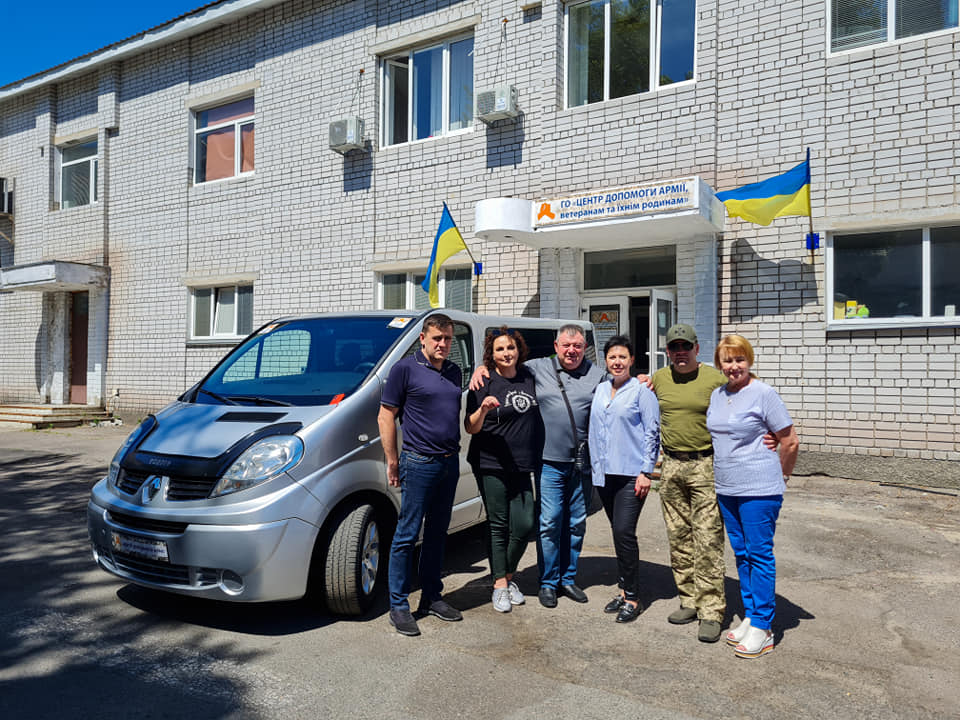 Депутати Черкаської облради придбали бус для потреб волонтерів