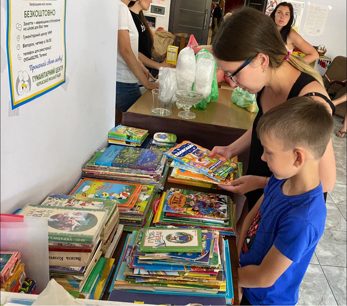 Гуманітарний центр просить черкащан поділитися книгами для дорослих та дітей