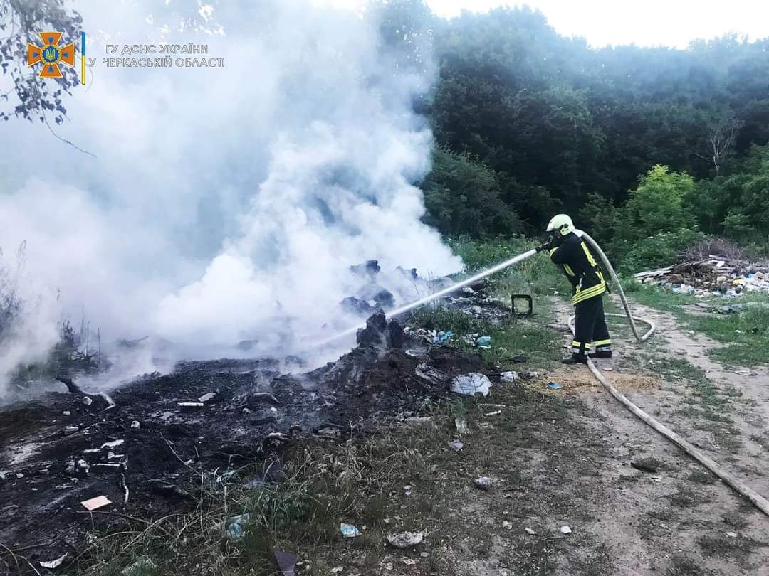 На Звенигородщині трапилася пожежа сміття
