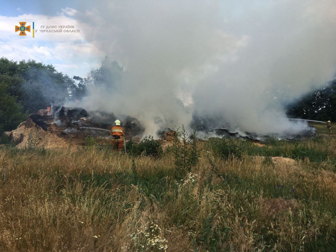 Через пожежу автомобіля згоріло понад 70 тонн соломи на Жашківщині