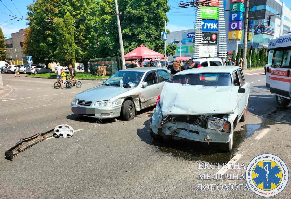 Дві автівки зіткнулися на перехресті в Черкасах, пасажирка загинула