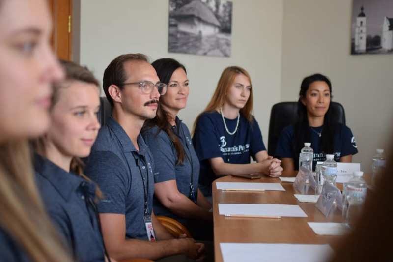 Волонтери міжнародної організації проводять тренінги для фахівців черкаського онкодиспансеру